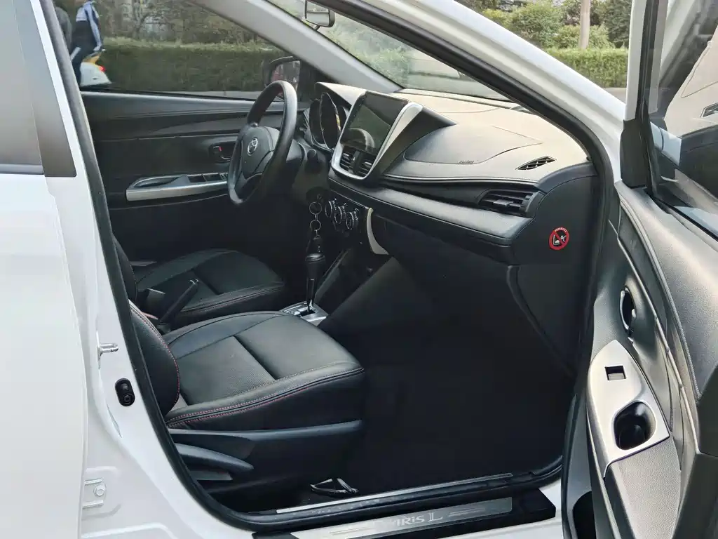 Toyota Yaris L 2020 — фото 7