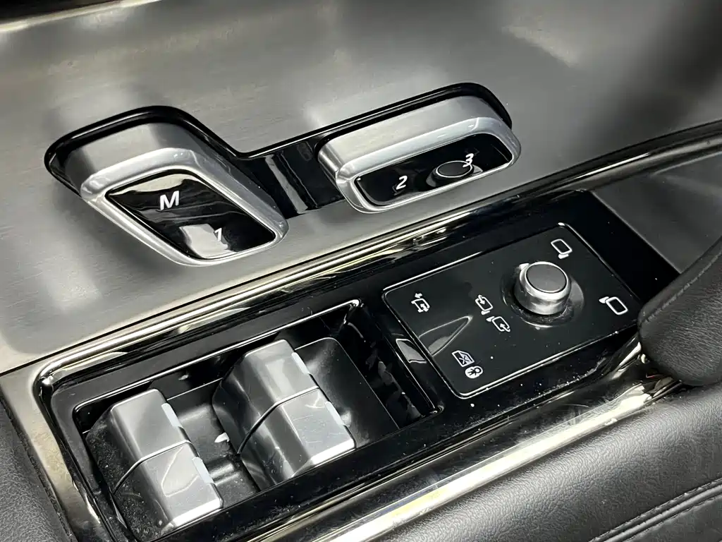 Land Rover Range Rover Sport 2023 — фото 11