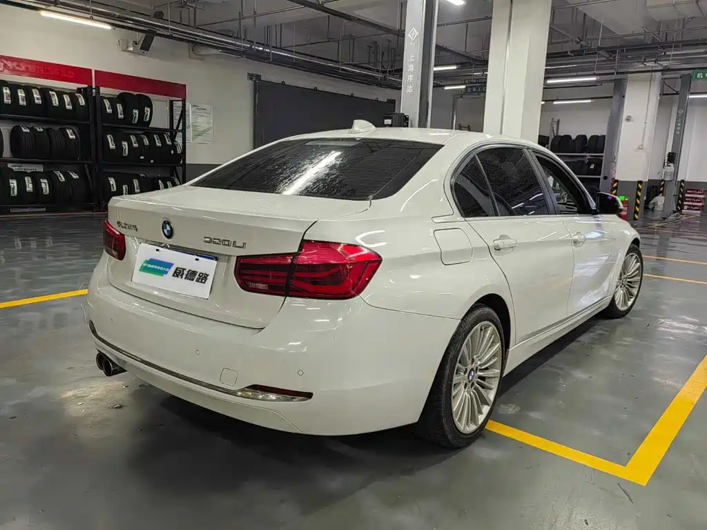 BMW 3 Series 2018 — фото 6