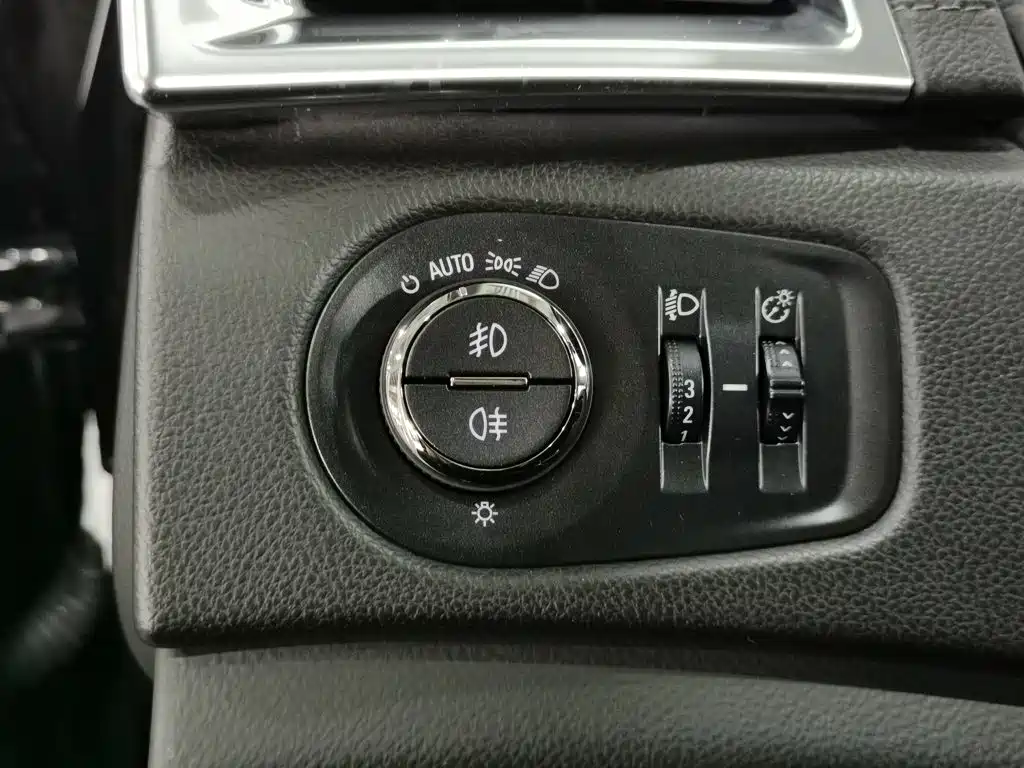 Cadillac SRX 2015 — фото 21