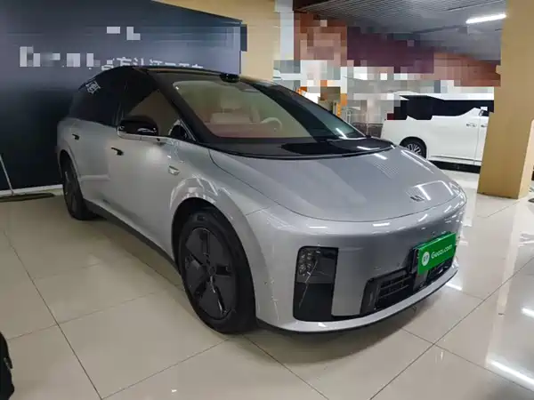 Li Auto i8 2025