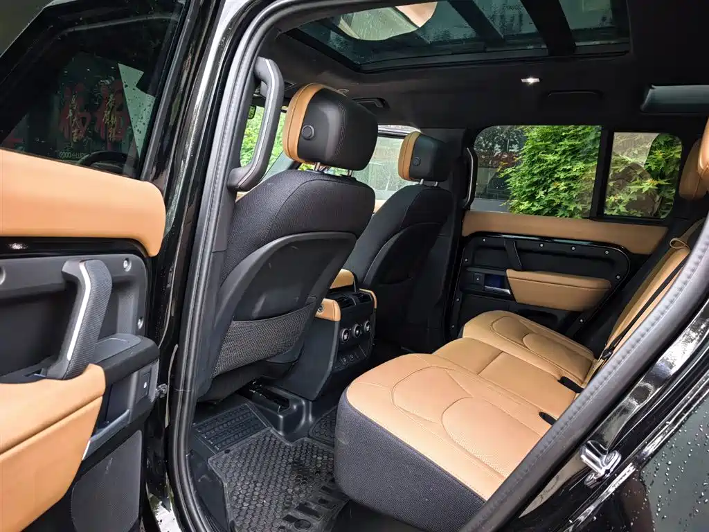 Land Rover Defender 2025 — фото 10