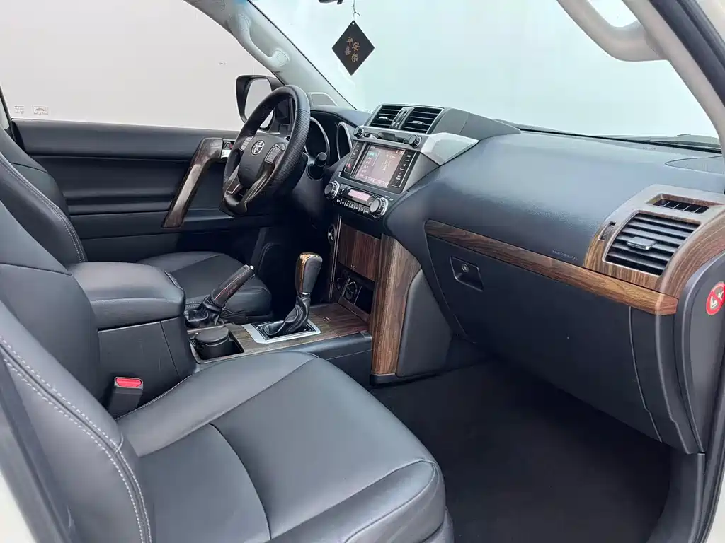 Toyota Prado 2017 — фото 13