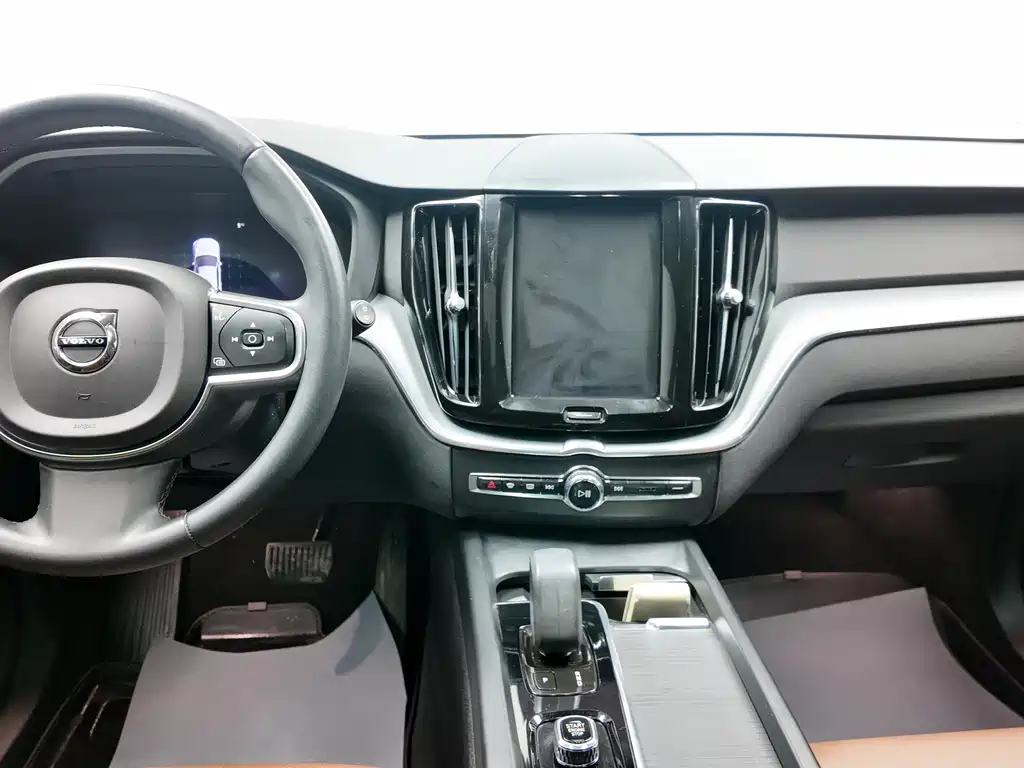 Volvo XC60 2022 — фото 13