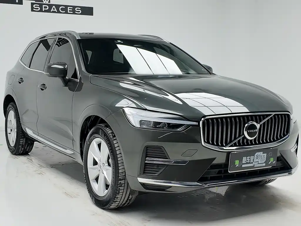 Volvo XC60 2022 — фото 3