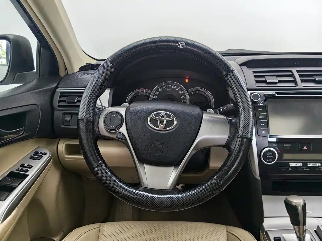 Toyota Camry 2012 — фото 11