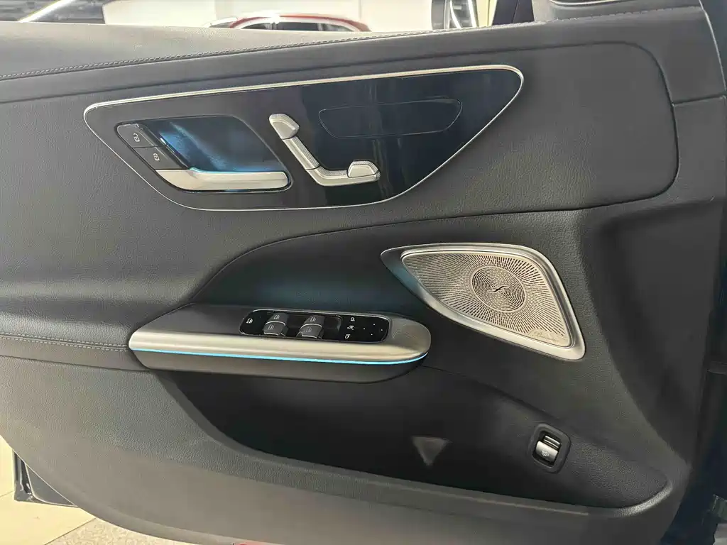 Mercedes-Benz C-Class 2023 — фото 12