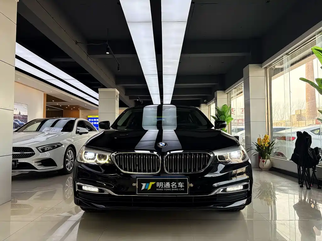 BMW 5 Series 2018 — фото 1