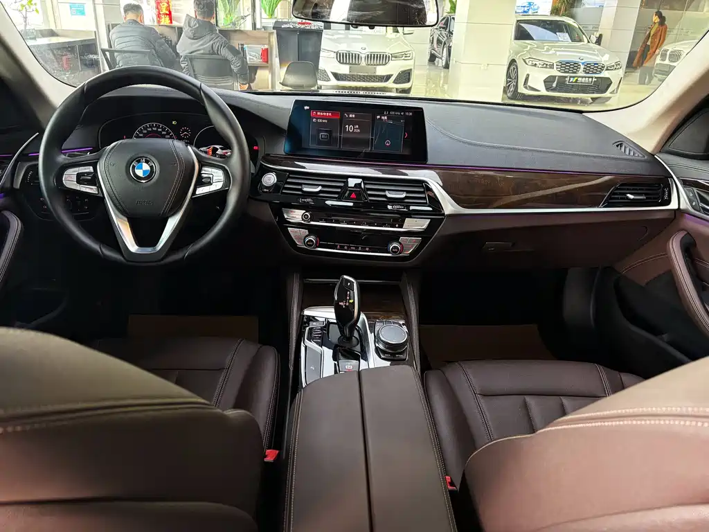 BMW 5 Series 2018 — фото 8