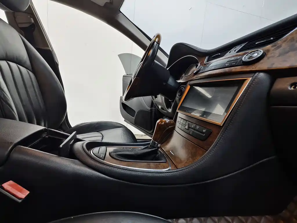 Mercedes-Benz CLS 2011 — фото 15