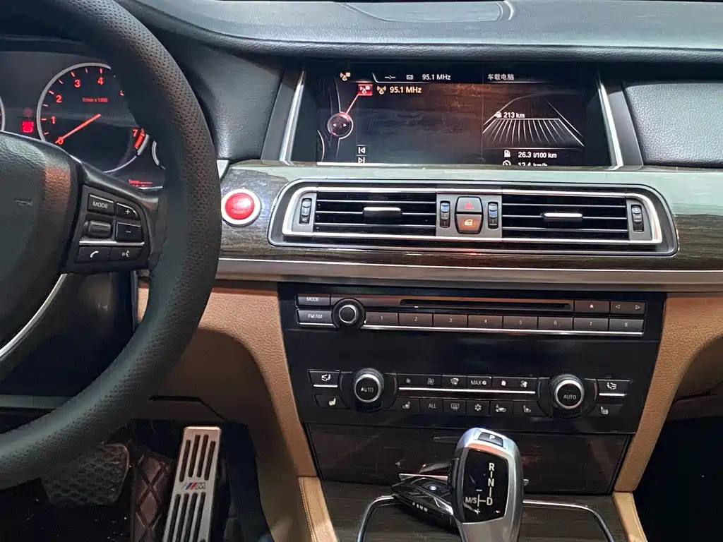 BMW 7 Series 2014 — фото 15