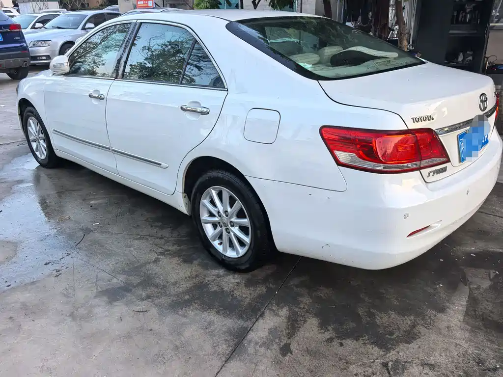 Toyota Camry 2014 — фото 4