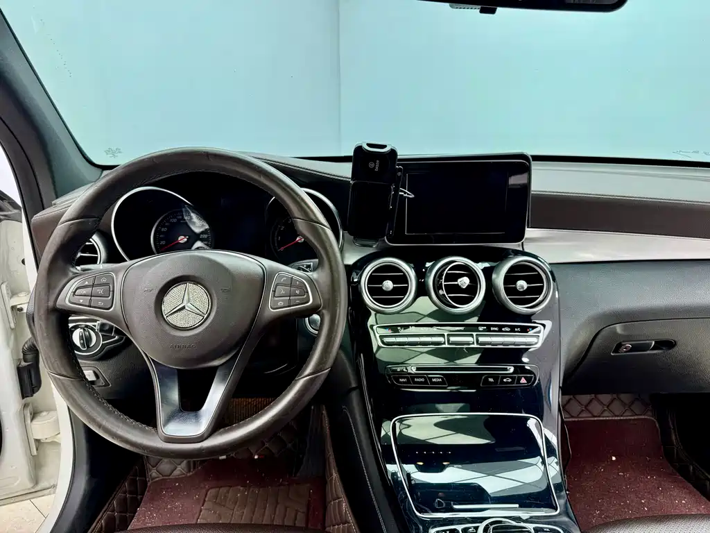 Mercedes-Benz GLC 2018 — фото 16