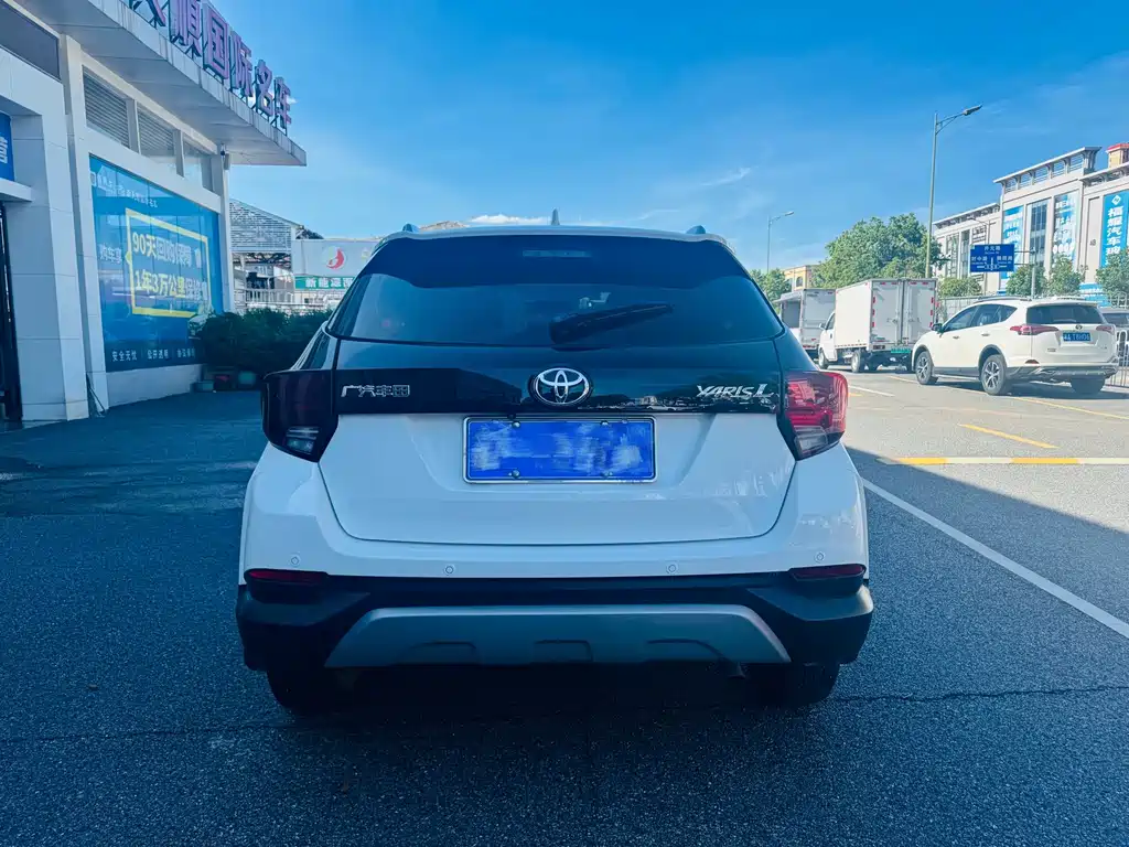 Toyota Yaris L 2023 — фото 4