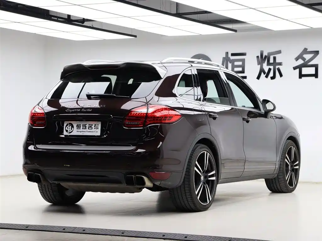 Porsche Cayenne 2016 — фото 31