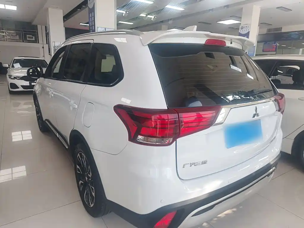 Mitsubishi Outlander 2019 — фото 23