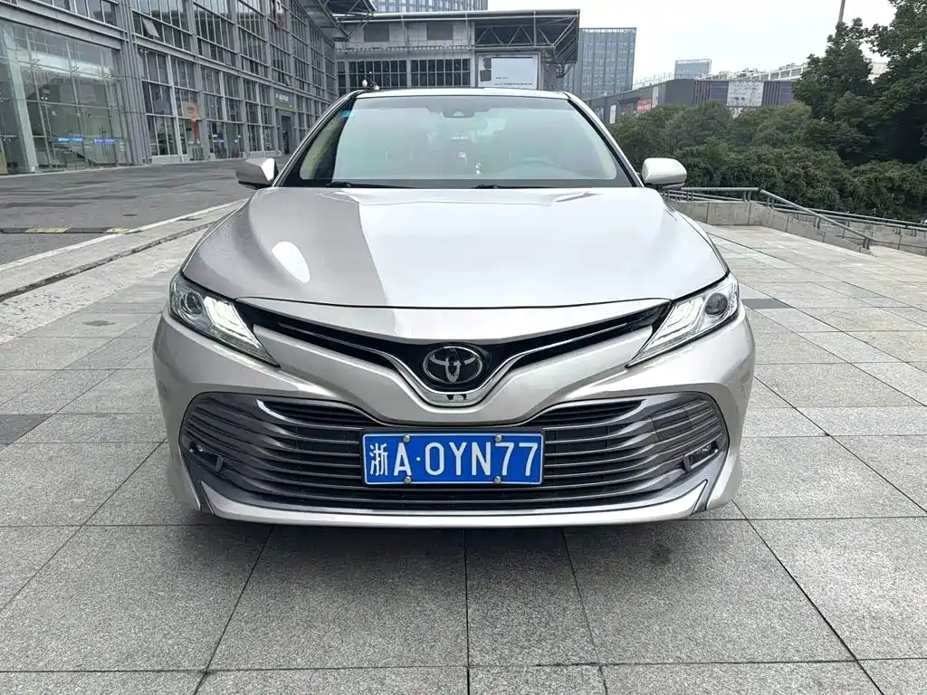 Toyota Camry 2018 — фото 2