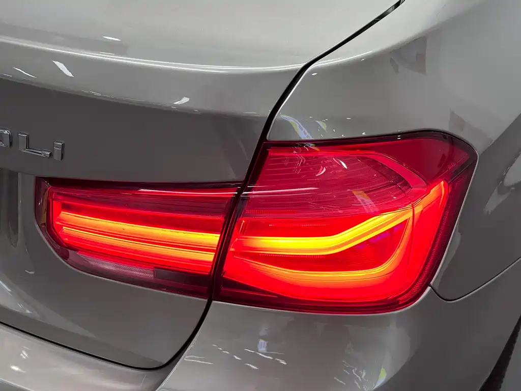 BMW 3 Series 2016 — фото 12