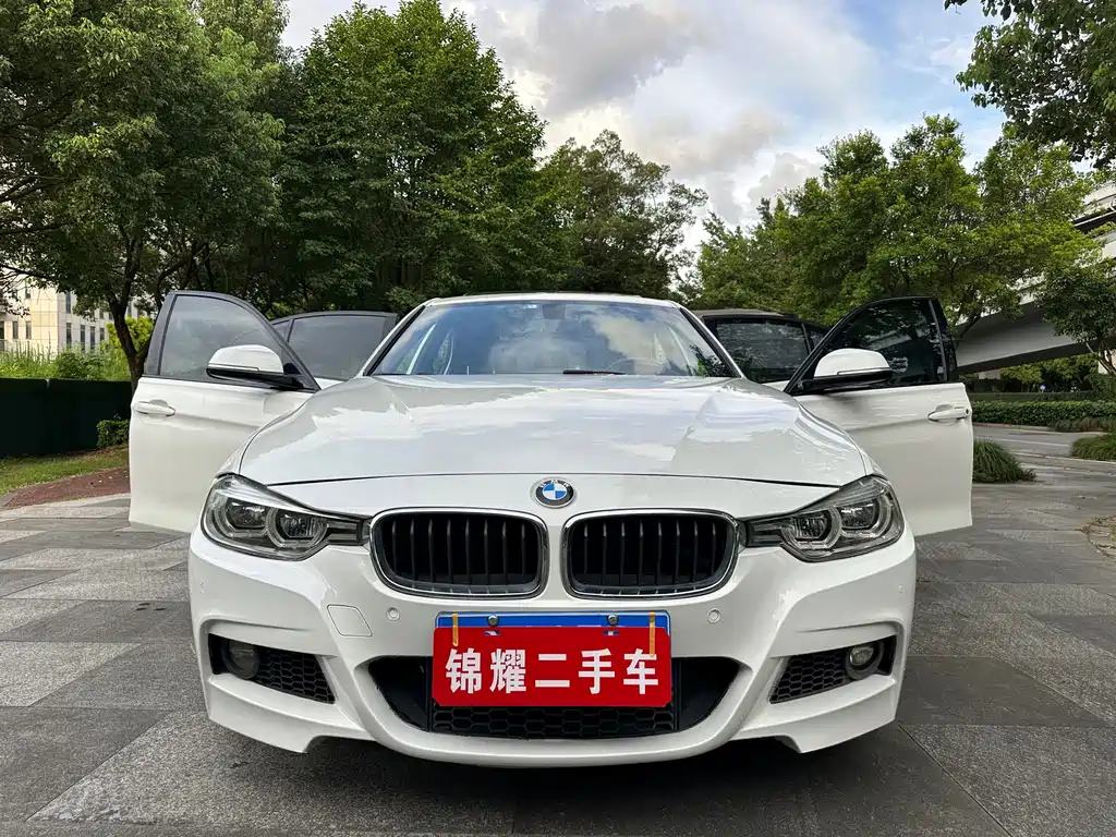 BMW 3 Series 2018 — фото 21