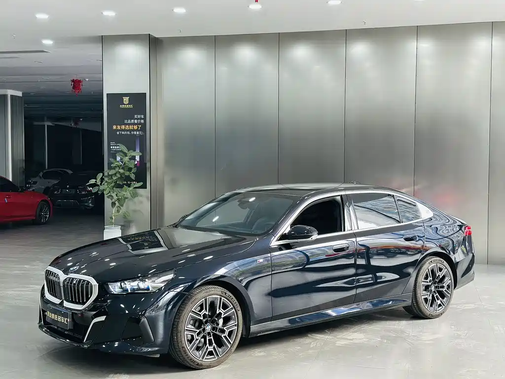 BMW 5 Series 2024 — фото 1