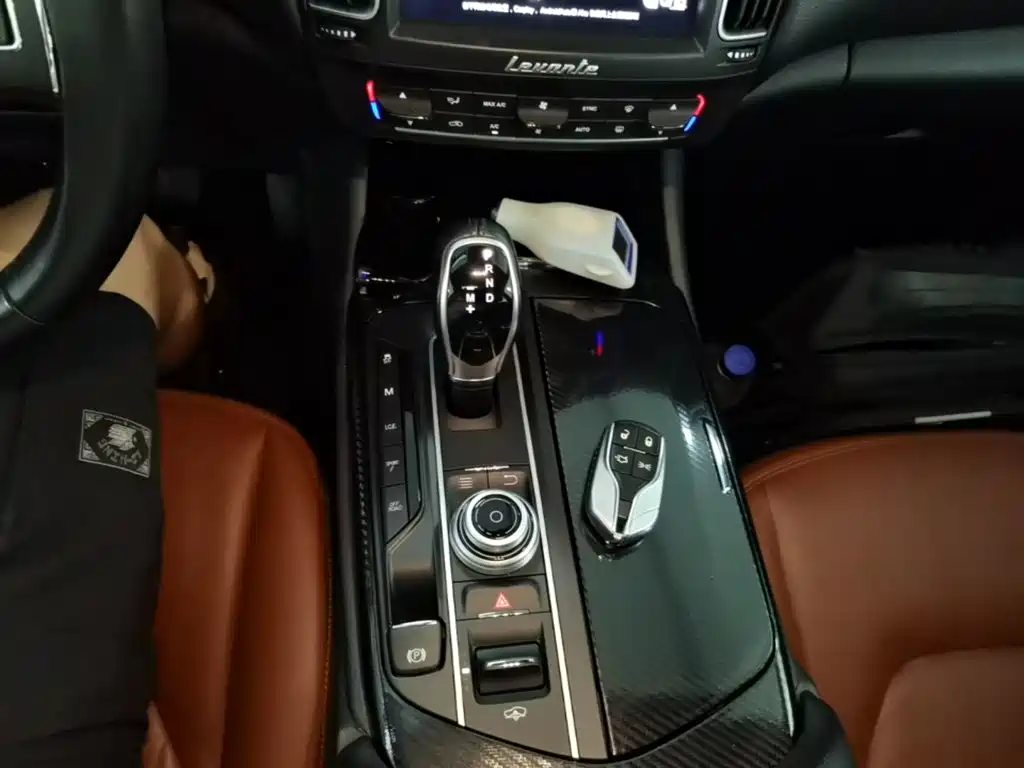 Maserati Levante 2019 — фото 14