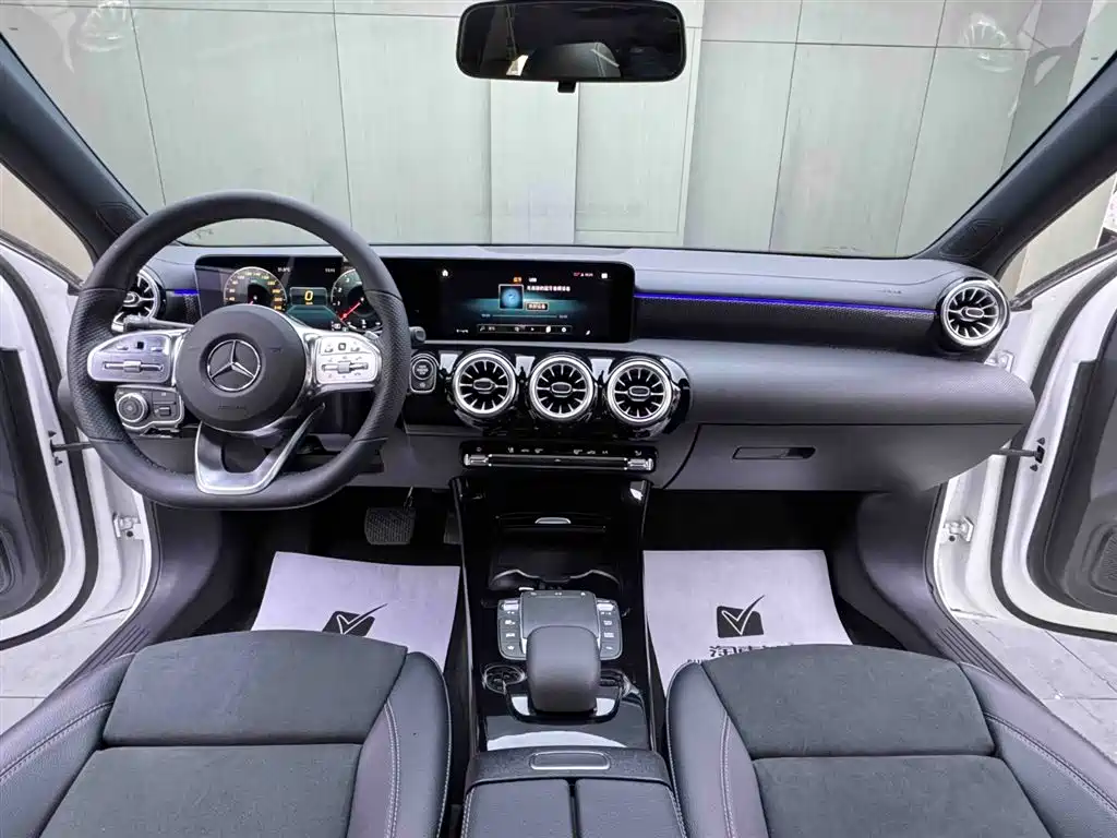 Mercedes-Benz A-Class 2023 — фото 10