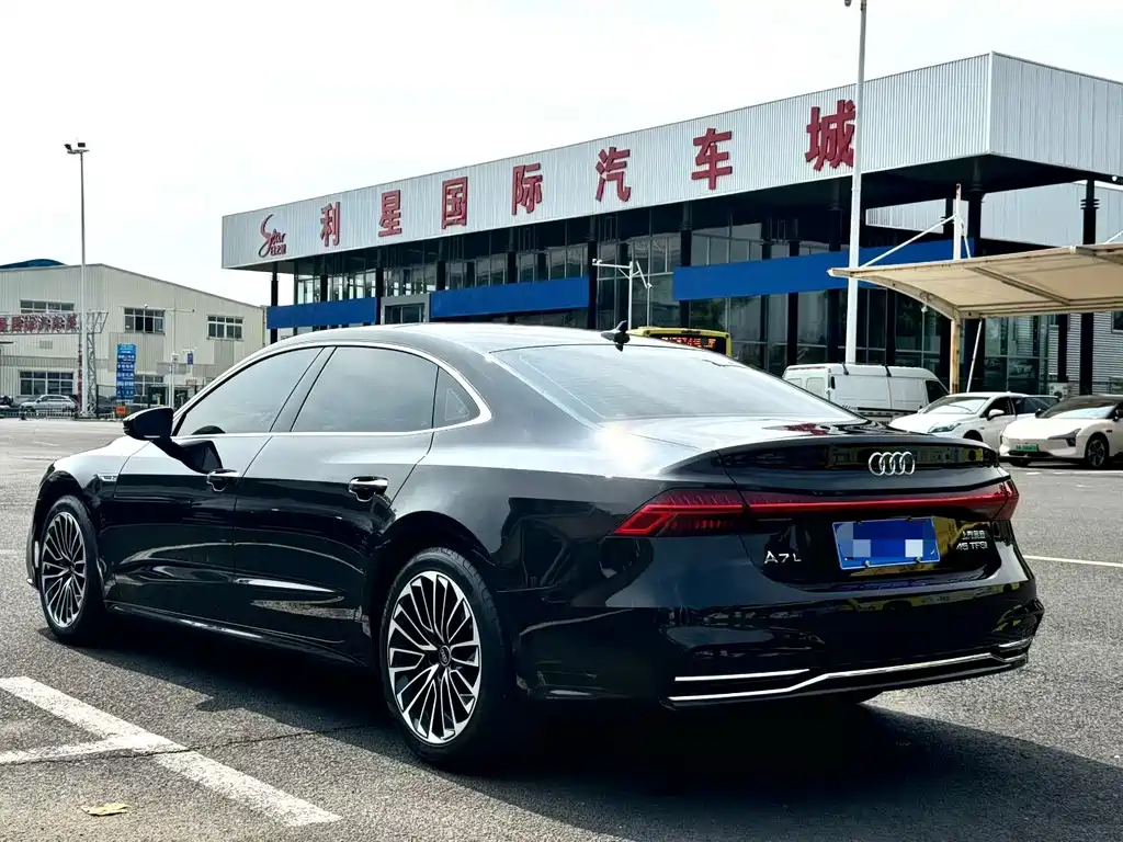 Audi A7L 2025 — фото 9
