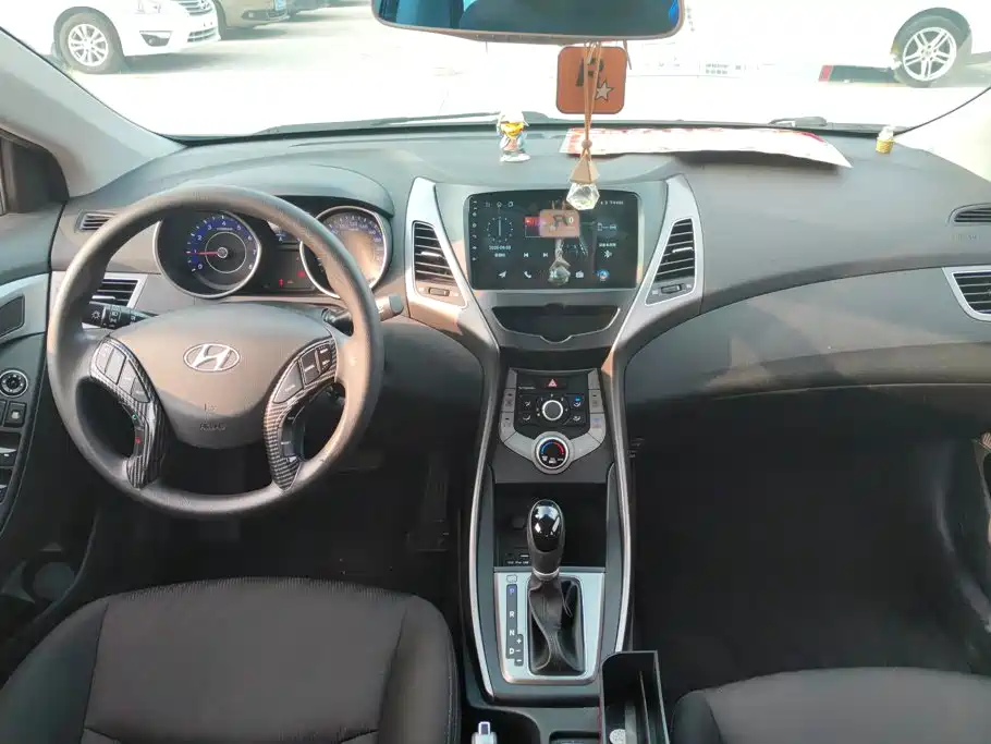 Hyundai Elantra Langdong 2016 — фото 12