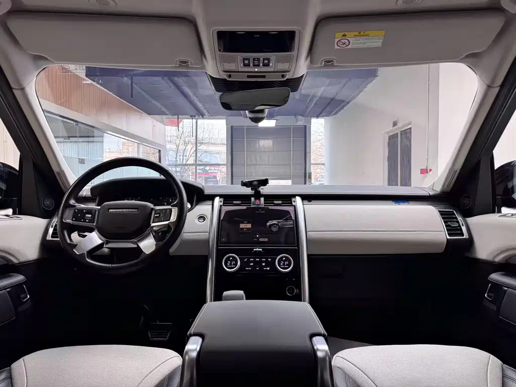 Land Rover Discovery 2021 — фото 17