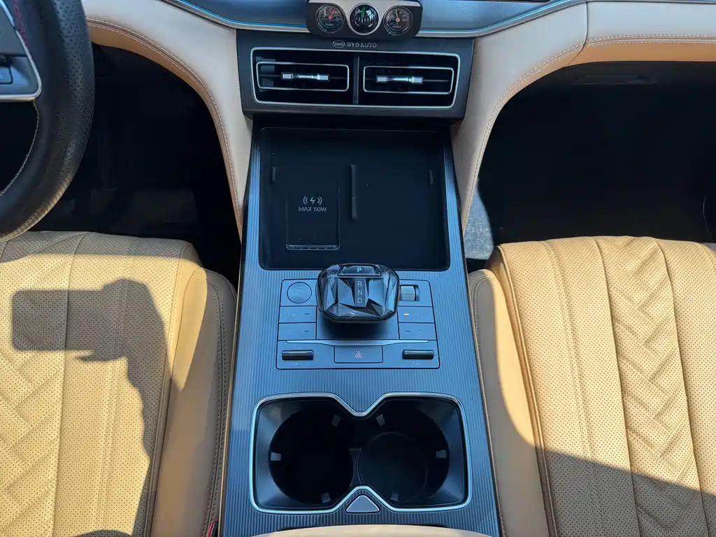 BYD Song L DM-i 2025 — фото 9