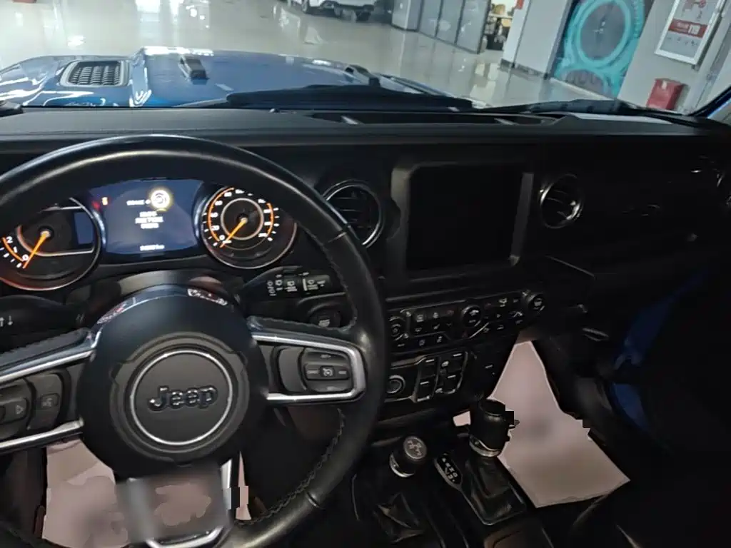 Jeep Wrangler 2023 — фото 10