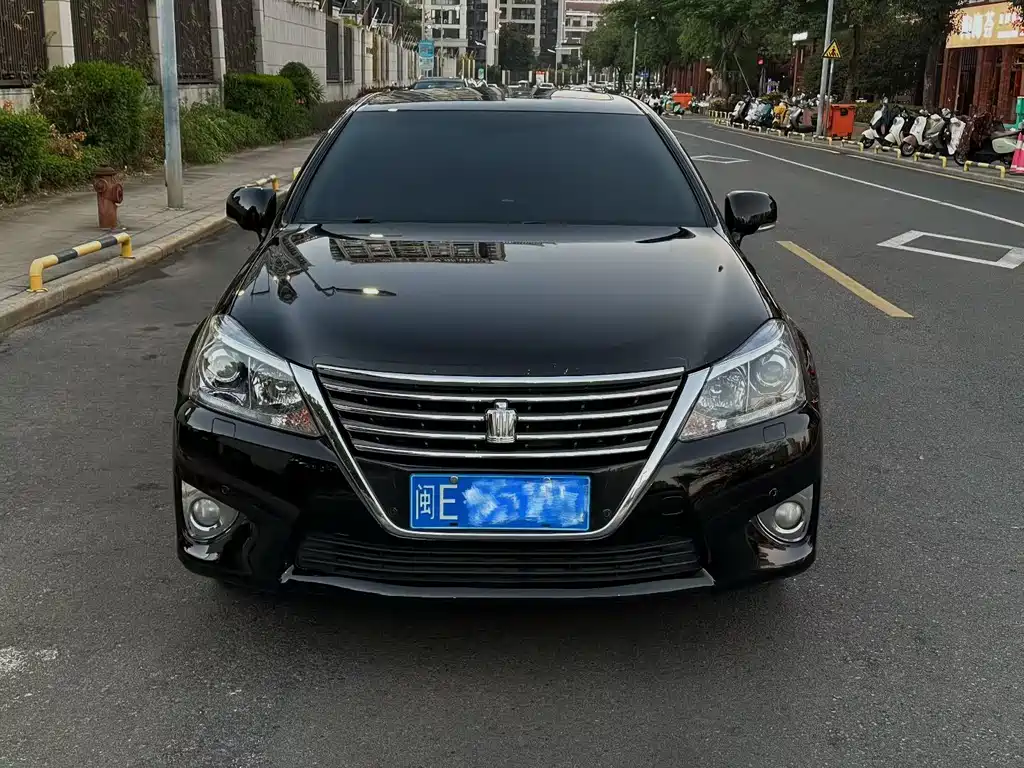 Toyota Crown 2013 — фото 2