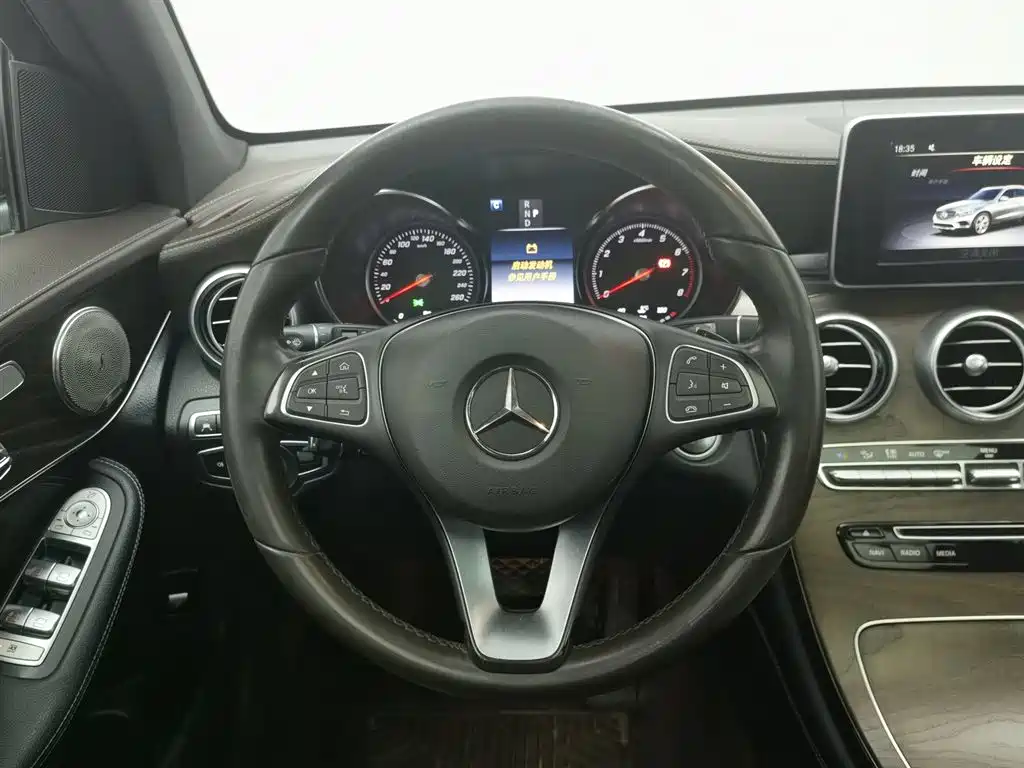 Mercedes-Benz GLC 2018 — фото 11