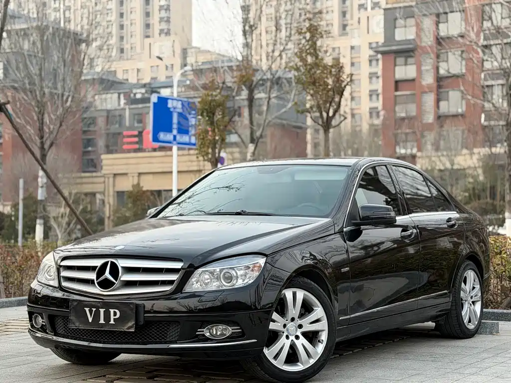 Mercedes-Benz C-Class 2010 — фото 1