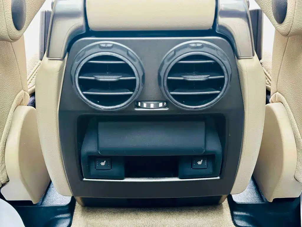 Land Rover Discovery 2015 — фото 17