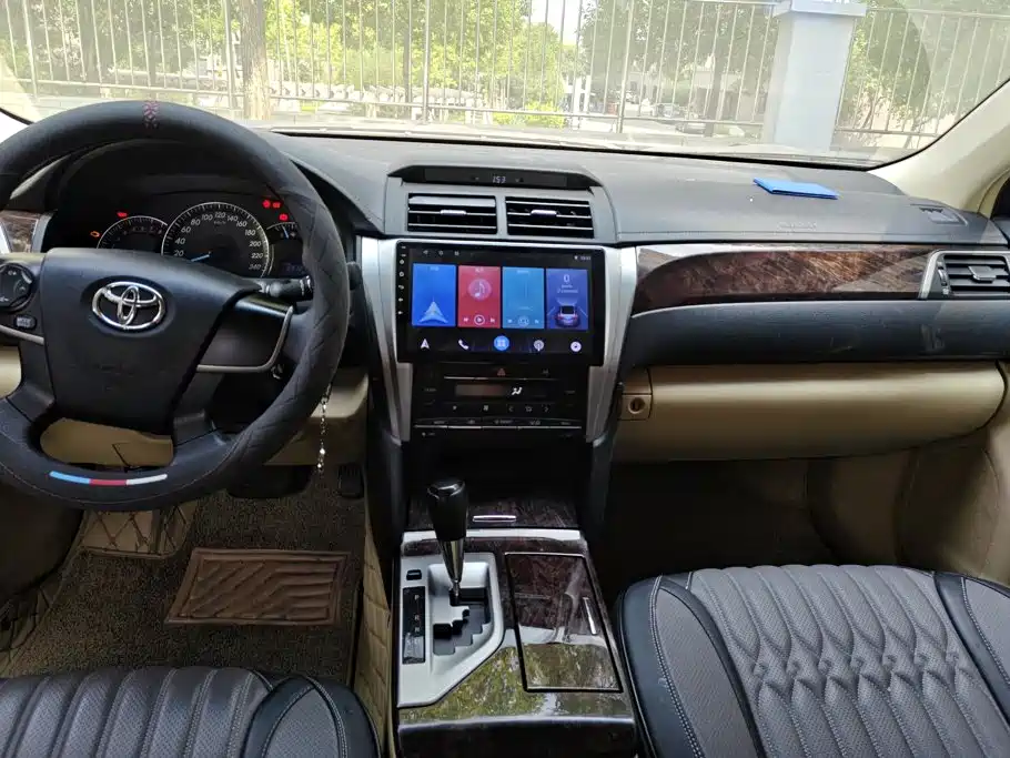 Toyota Camry 2015 — фото 13