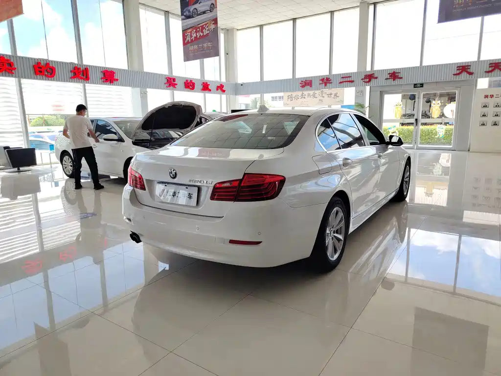 BMW 5 Series 2015 — фото 14