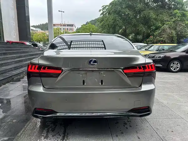 Lexus LS 2021