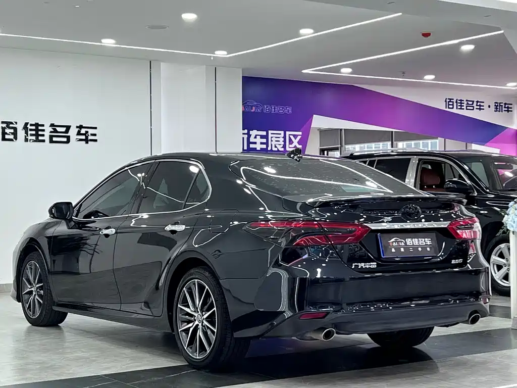 Toyota Camry 2023 — фото 7