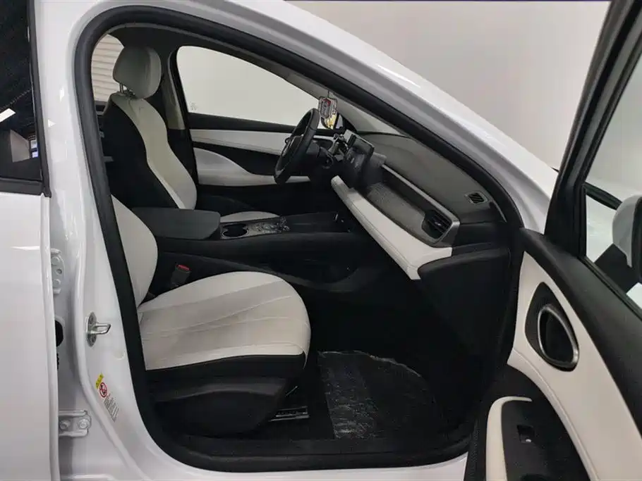 BYD Seal 05 DM-i 2025 — фото 8