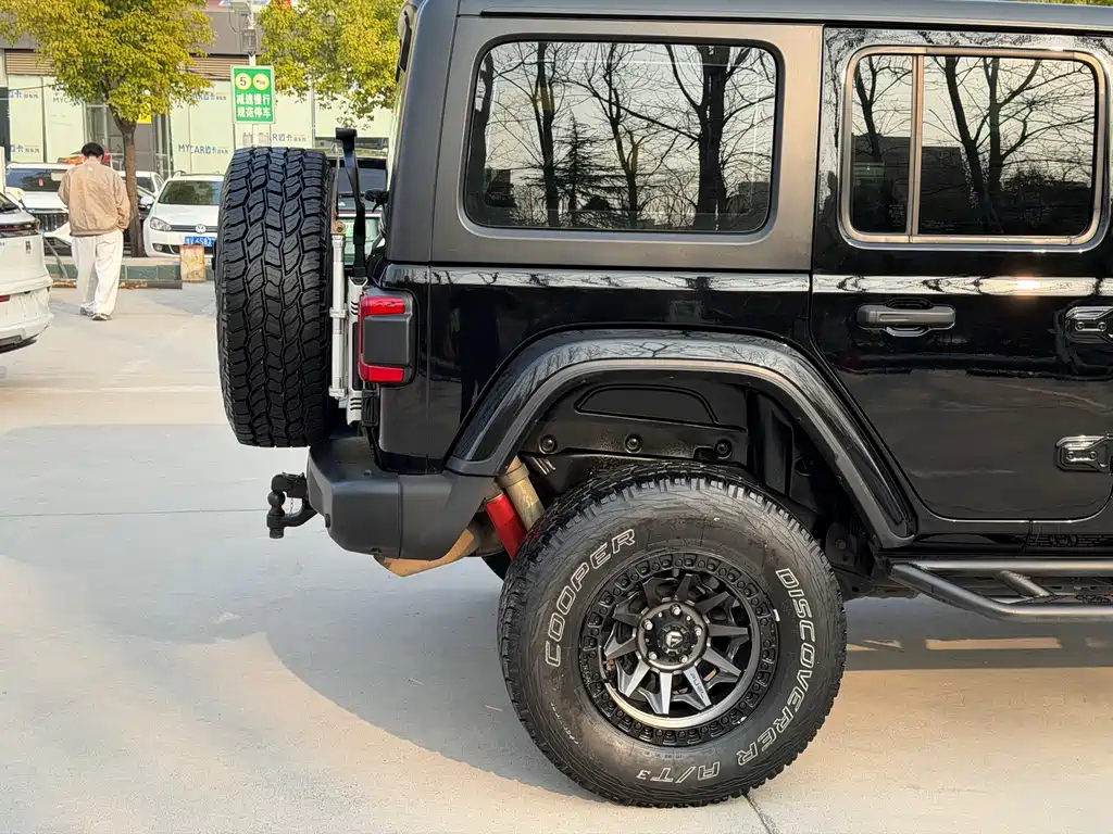 Jeep Wrangler 2021 — фото 8