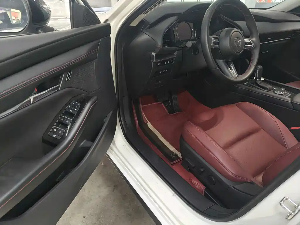 Mazda 3 Axela 2025