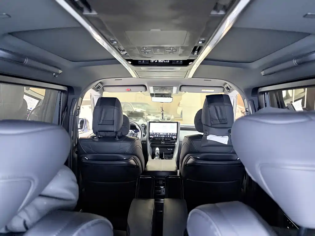 Toyota Vellfire 2025 — фото 24
