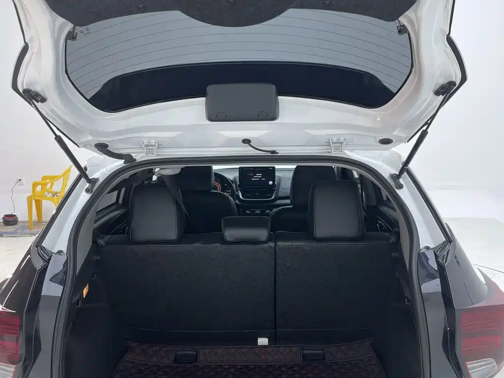 Toyota Yaris L 2022 — фото 23