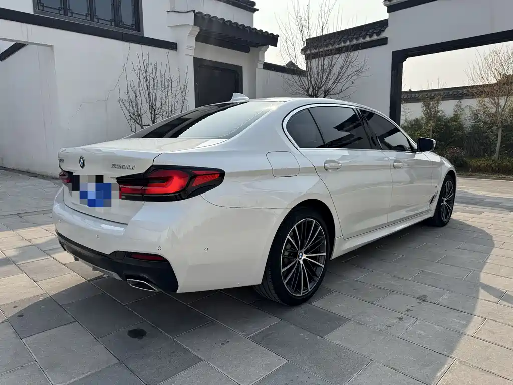 BMW 5 Series 2022 — фото 13