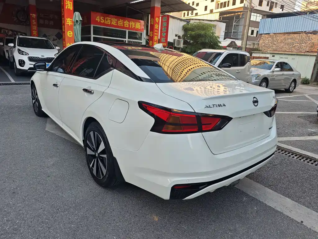Nissan Teana 2022