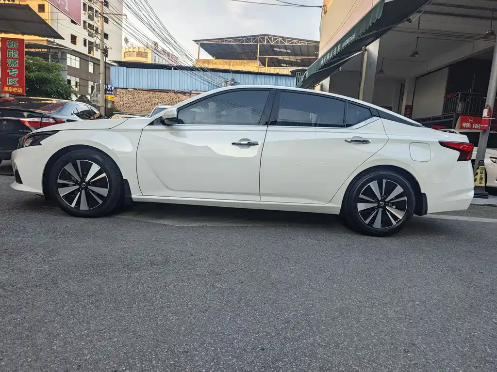 Nissan Teana 2022 — фото 8