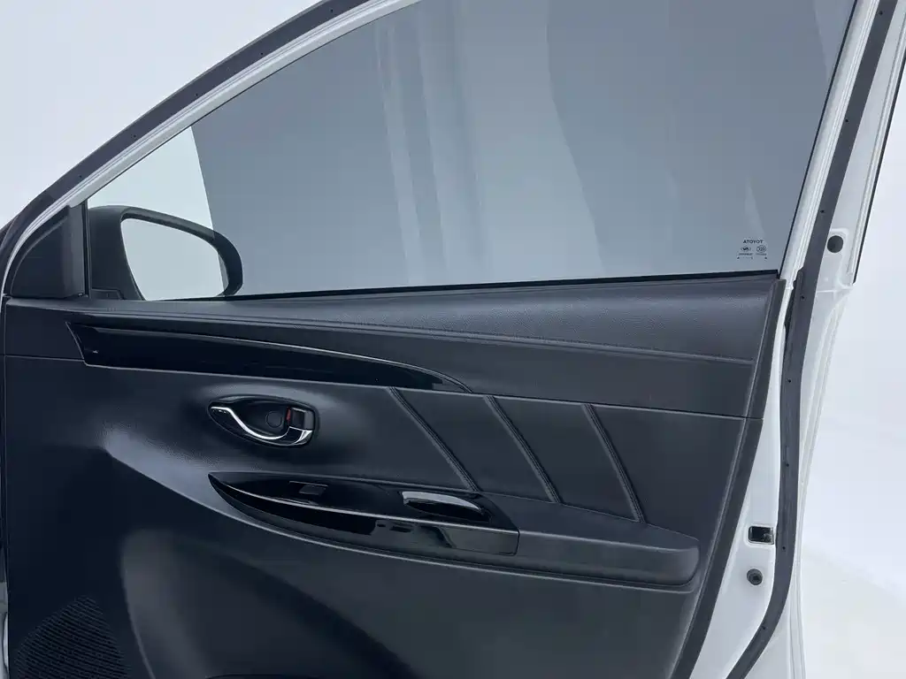 Toyota Yaris L 2022 — фото 27