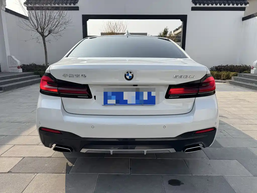 BMW 5 Series 2022 — фото 14