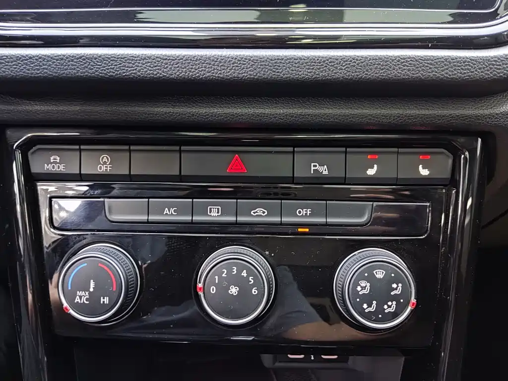 Volkswagen T-Roc 2022 — фото 13